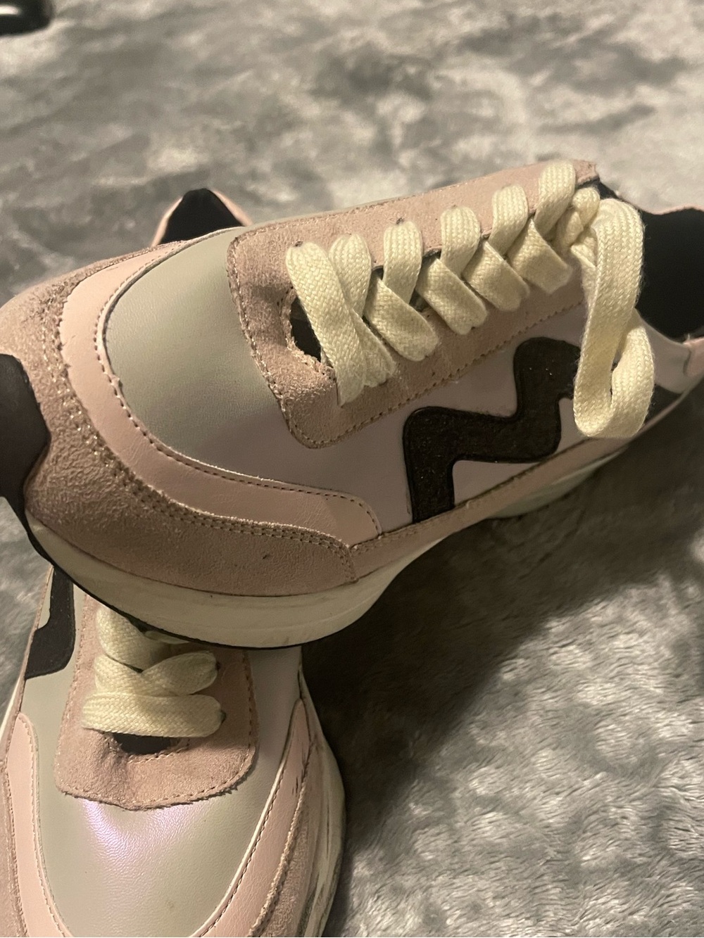 Steve Madden kids size 5 Pink and Cream Casual Sneaker